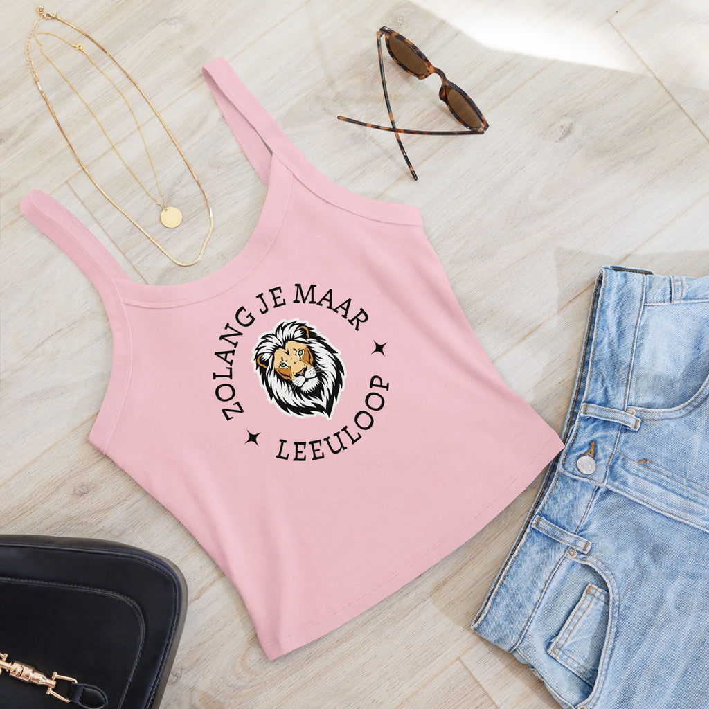 Women’s micro-rib tank top with lion illustration and the phrase “Zolang je maar leeuloop,” inspired by the Afrikaans song “Leeuloop.”