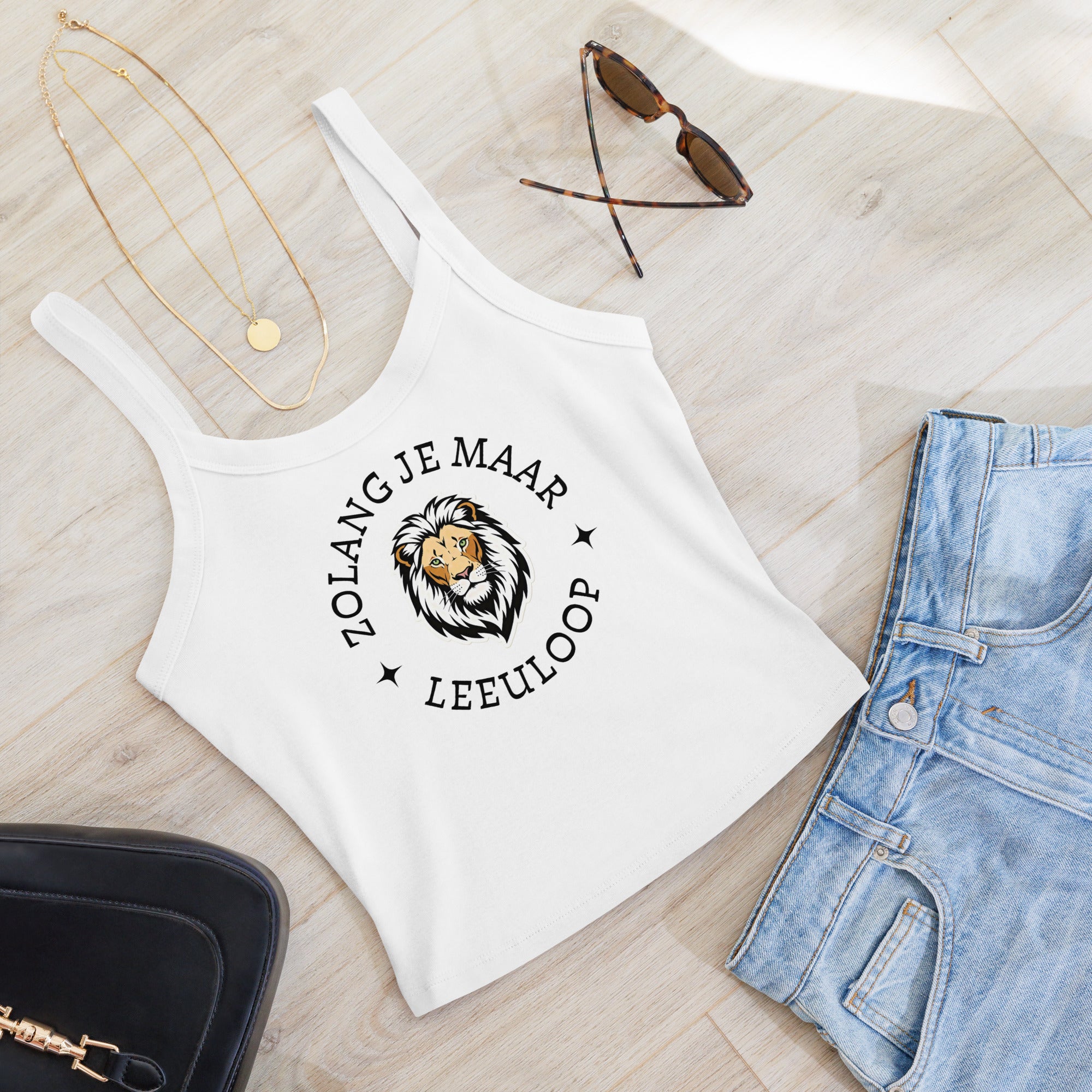 Women’s micro-rib tank top with lion illustration and the phrase “Zolang je maar leeuloop,” inspired by the Afrikaans song “Leeuloop.”